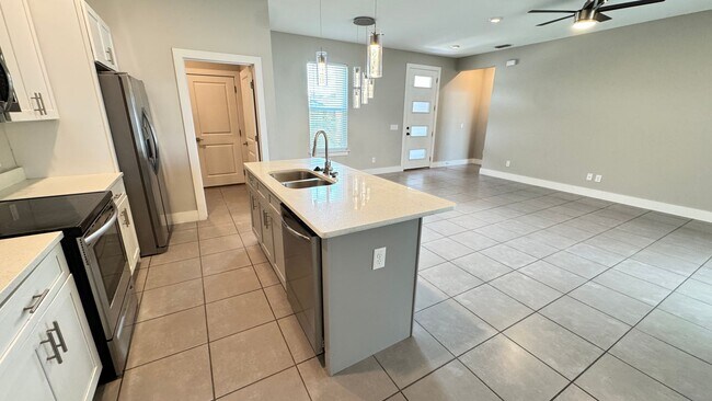 Building Photo - Beautiful 4 Br/2 Ba Home in Poinciana!!