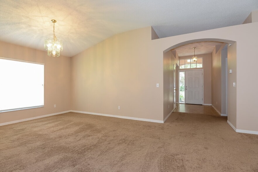 Building Photo - 1711 Scotch Pine Dr