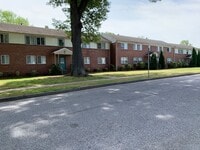 Building Photo - Absolutely Adorable two bedroom is move in ready!