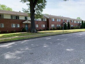 Building Photo - A Must See Two Bedroom Apartment!