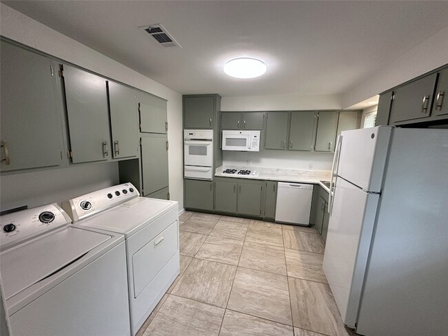 Building Photo - 1771 Mariposa Dr