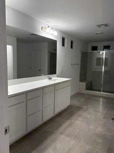 Master Bathroom - 657 Stone Hammer Ave