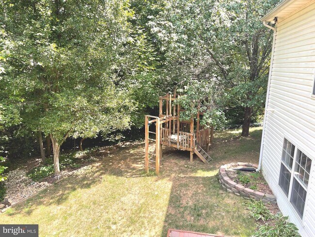 Building Photo - 9 Scarlet Oak Cir