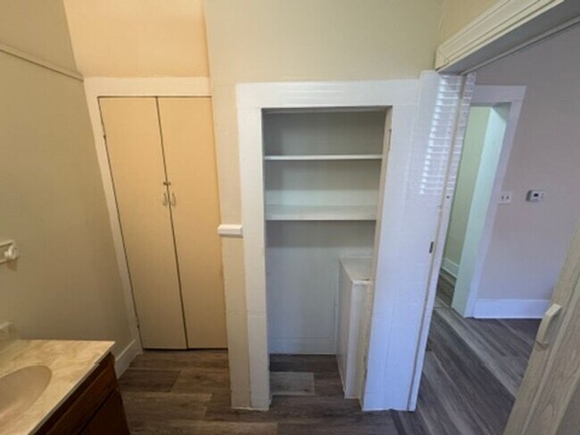 Building Photo - 533 Stockton St