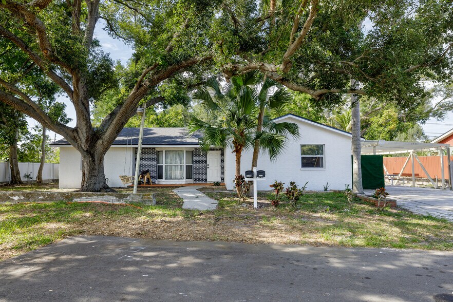 Building Photo - 4936 40th Ave N