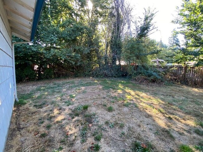 Building Photo - 1011 Cedar St