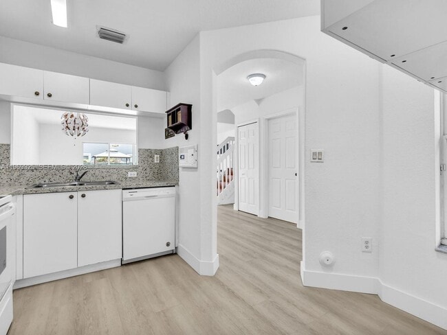 Building Photo - 11512 NW 48th Terrace