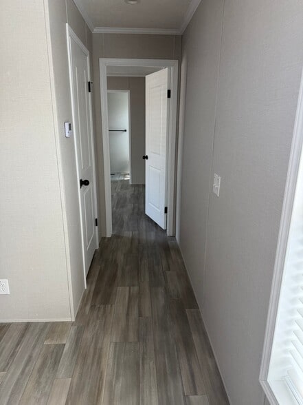 Building Photo - 14001 S Western Ave