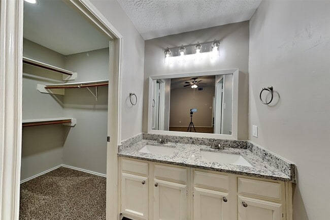 Building Photo - 19011 Keyturn Ln