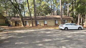 Building Photo - 4226 SW 69th Ter