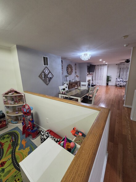 Dining - 262 Hedgerow Rd