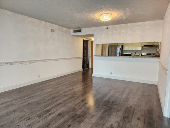Building Photo - 7601 E Treasure Dr