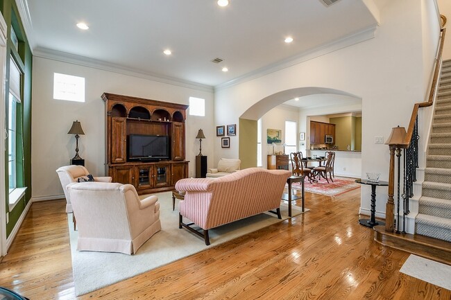 Building Photo - 9127 Harbor Hills Dr