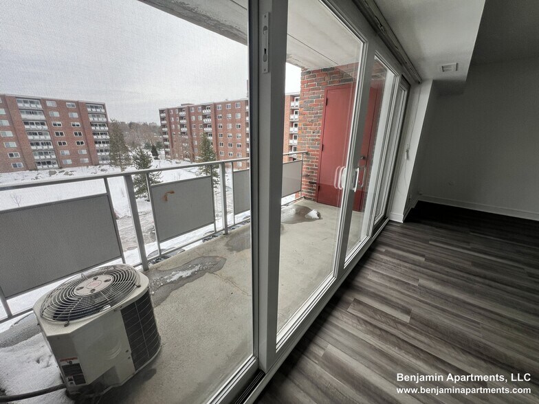 Building Photo - 49 Hill Rd