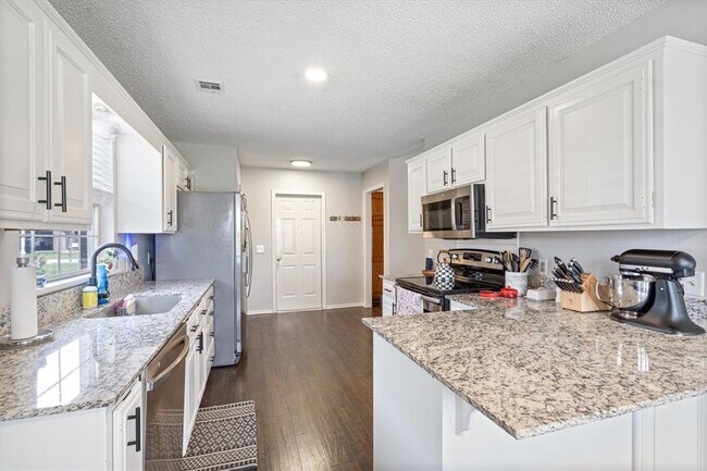 Building Photo - 9 Jordan Ln