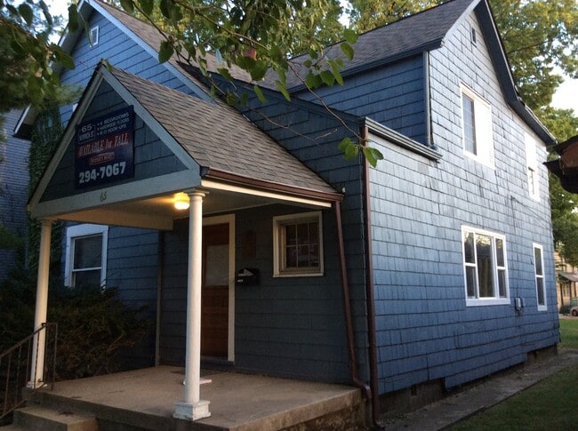 Building Photo - 4 bedroom 1 1/2 bath single family house with yard.