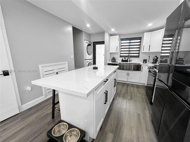 Building Photo - 110 SW 108th Ave