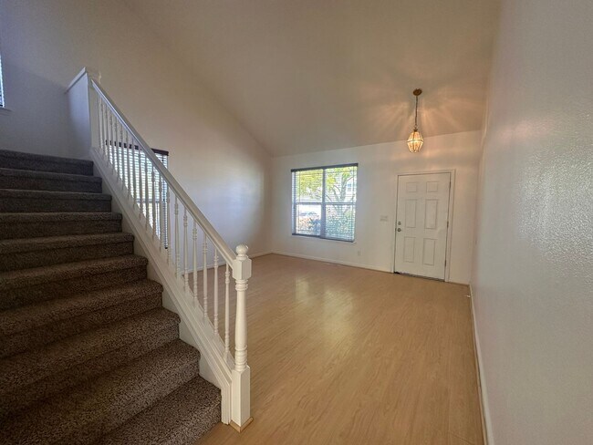 Building Photo - West Eugene 4 Bedroom Treasure