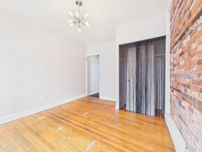 Building Photo - 3 Bedroom Townhouse on N 4th St