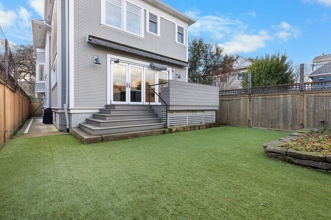 Building Photo - 1516 NW 25th Ave