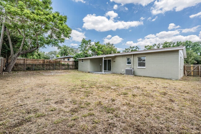 Building Photo - 7018 Sarvis St