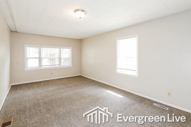 Building Photo - 9512 Bennington Ave