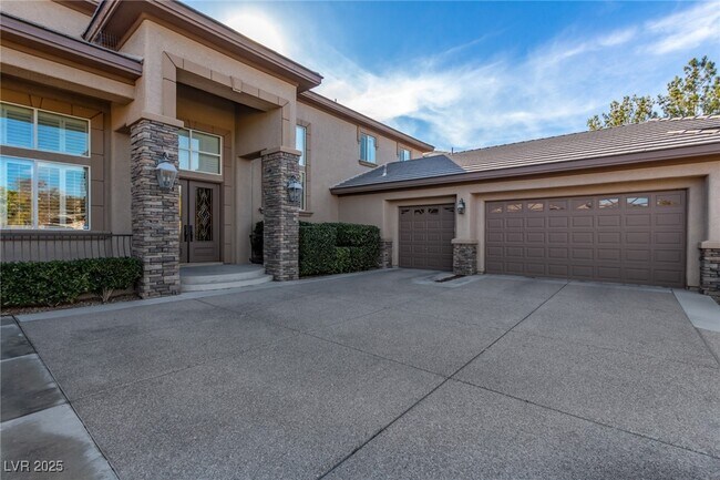 Building Photo - 9805 Queen Charlotte Dr