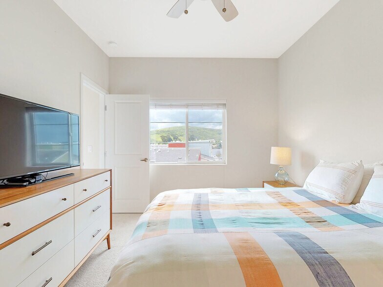 Building Photo - 955 Humbert Ave