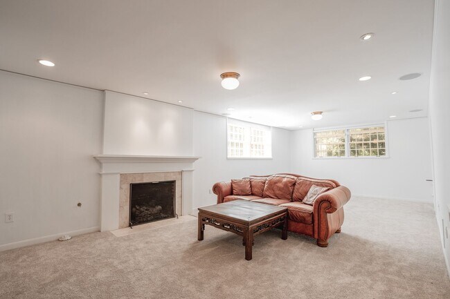 Building Photo - 4527 SW 29th Ave