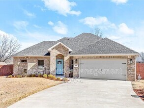 Building Photo - 1901 Woodhause Cir