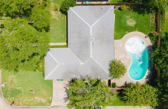Building Photo - 9423 Highmeadow Dr