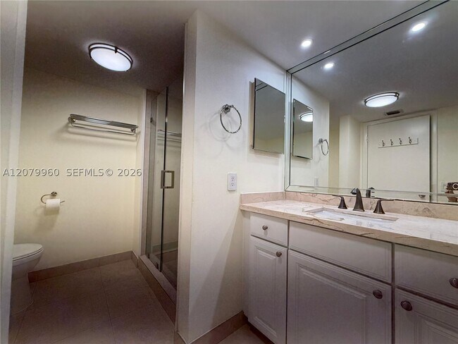 Building Photo - 1717 N Bayshore Dr