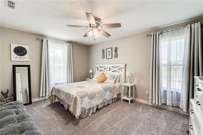 Building Photo - Beautiful 5 BR Home in Brownsburg!