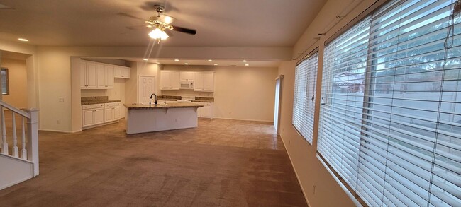 Building Photo - Huge House for Rent in Middle of San Jacin...