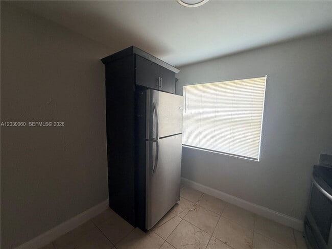 Building Photo - 6321 SW 20th Ct