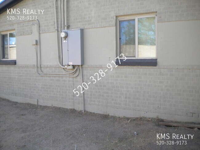 Building Photo - 2321 S Layton Pl