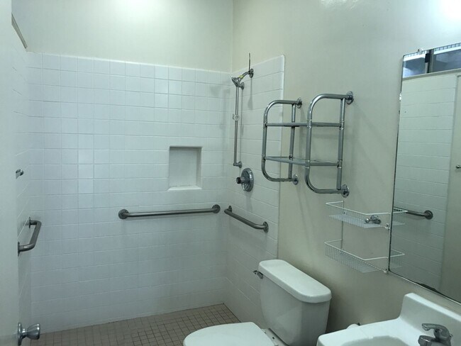 Building Photo - 1333 Notre Dame Dr