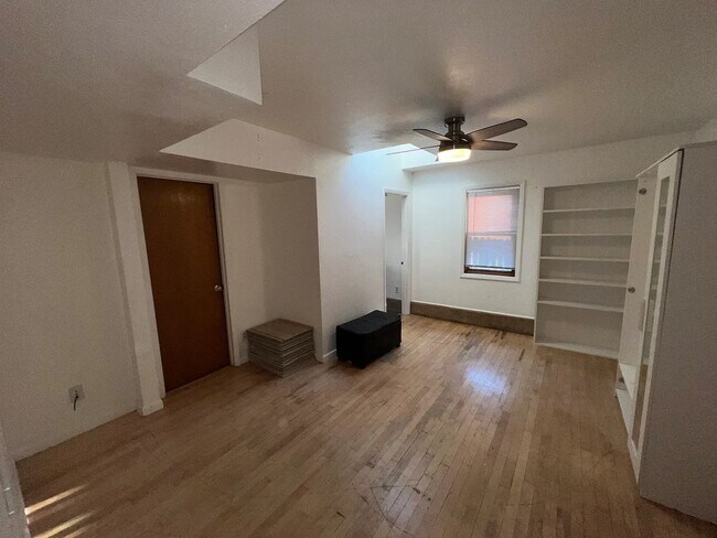 Building Photo - SHORT TERM RENTAL: Spacious 5+ Bedroom Home on the Hill! Available Now-July 24th 2026.