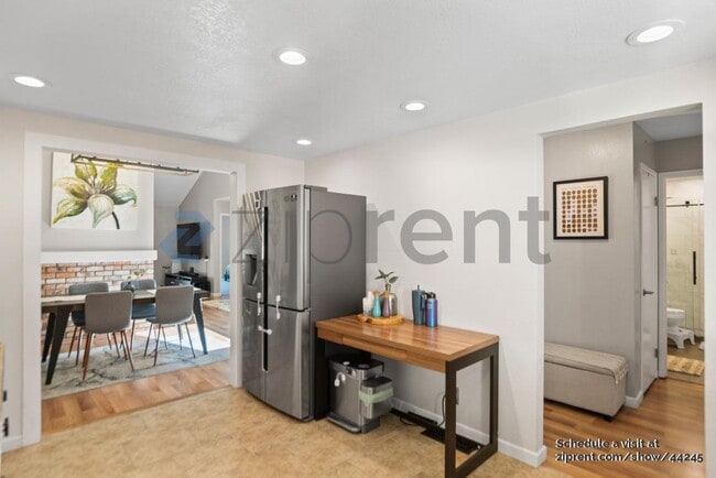Building Photo - 652 St Ives Ct
