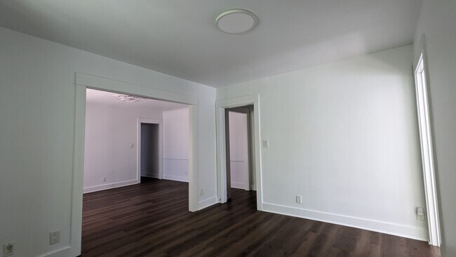 Building Photo - 1263 S Plymouth Blvd