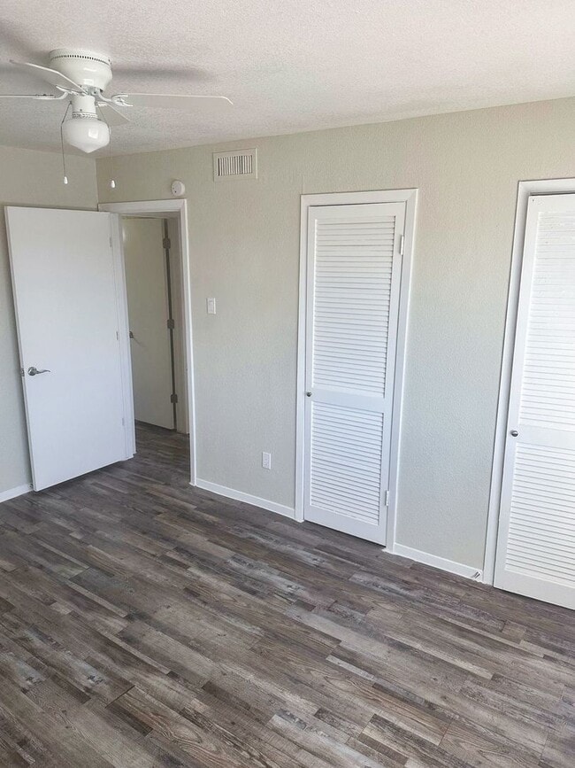 Interior Photo - Oaks at Five Mile