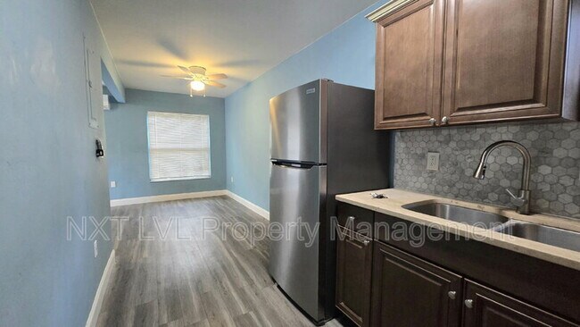 Building Photo - 240 W Mariana Ave