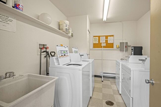 Building Photo - Evolve Real Estate: Beautifully Updated 2 ...