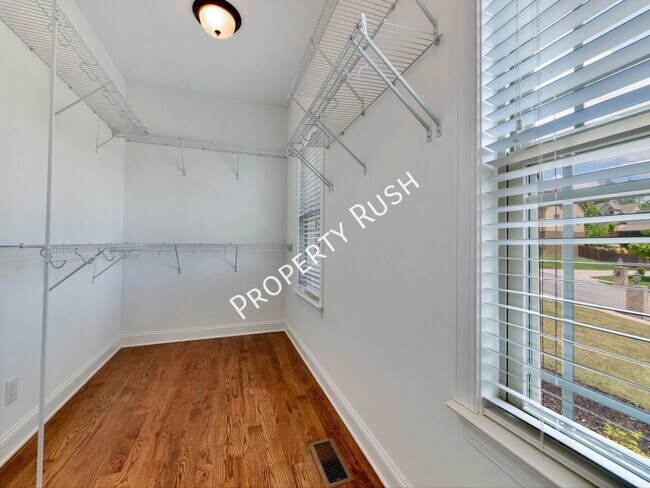 Building Photo - 7962 Burgundy Cir