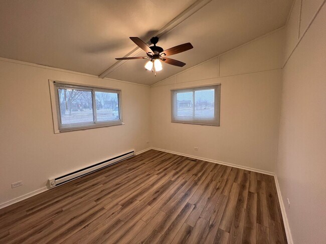 Building Photo - $2,300 | 5 Bedroom, 2 Bathroom HOUSE | Pet...