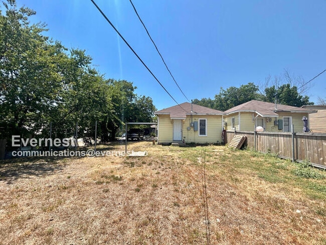 Building Photo - 3216 Ellis Ave