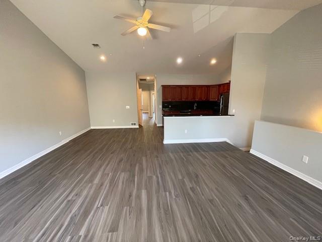 Building Photo - 112 Centre Ct