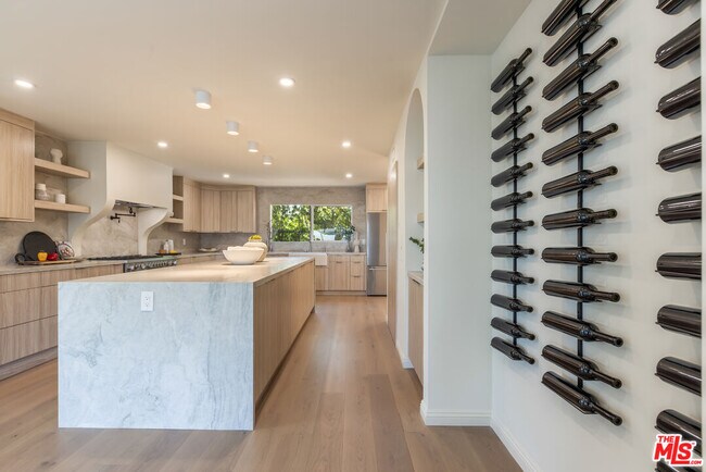 Building Photo - 8300 Grand View Dr