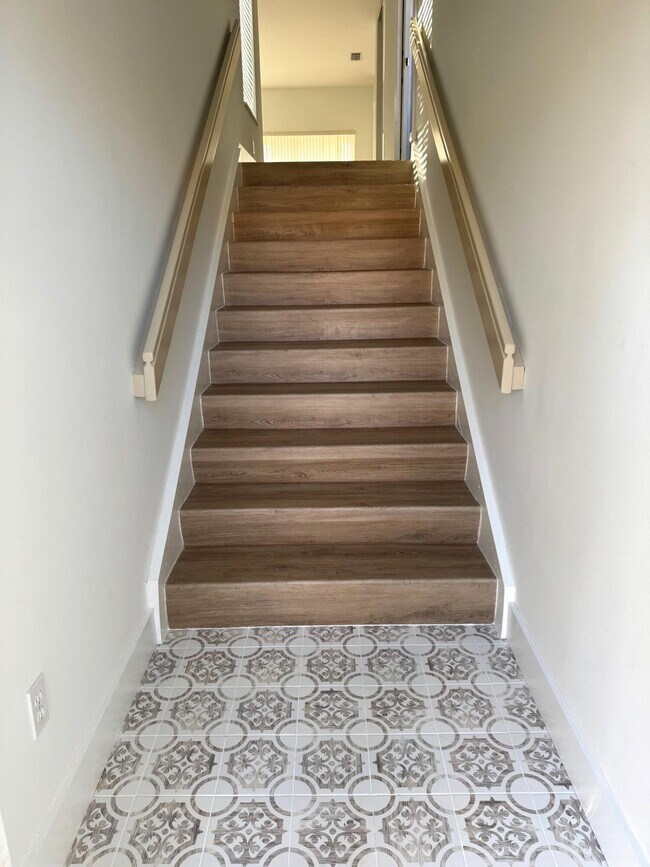 Building Photo - 17061-3 Emile St