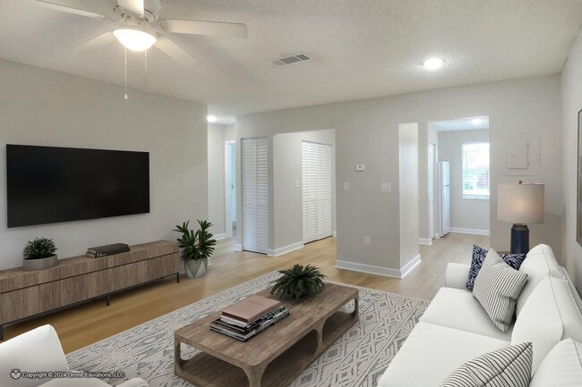 Building Photo - Cute 1 Bedroom Apartment In Eagle Lake